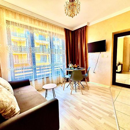 Sea Sun Holiday Apartments Pantai Sunny Bagian luar foto