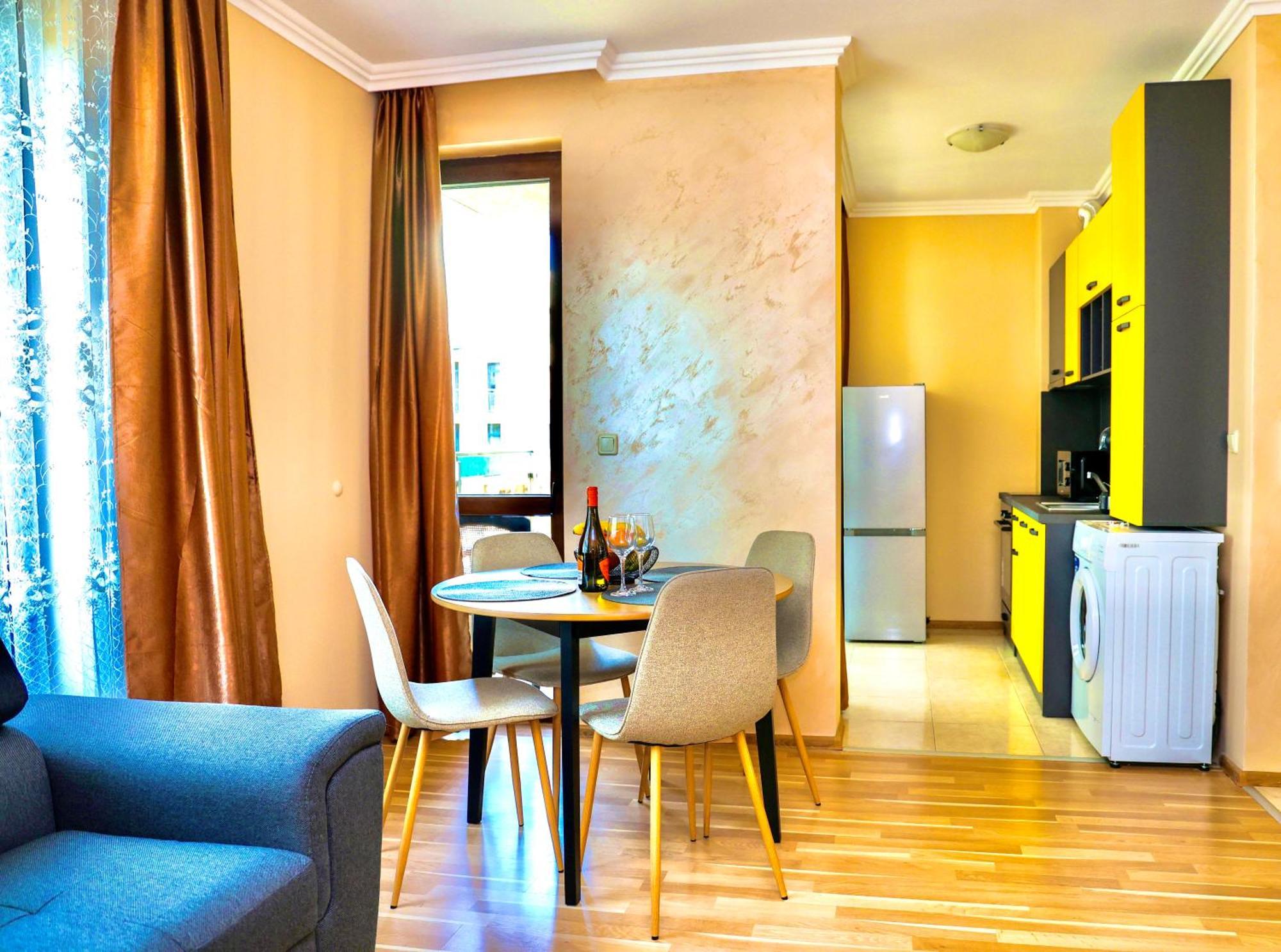 Sea Sun Holiday Apartments Pantai Sunny Bagian luar foto