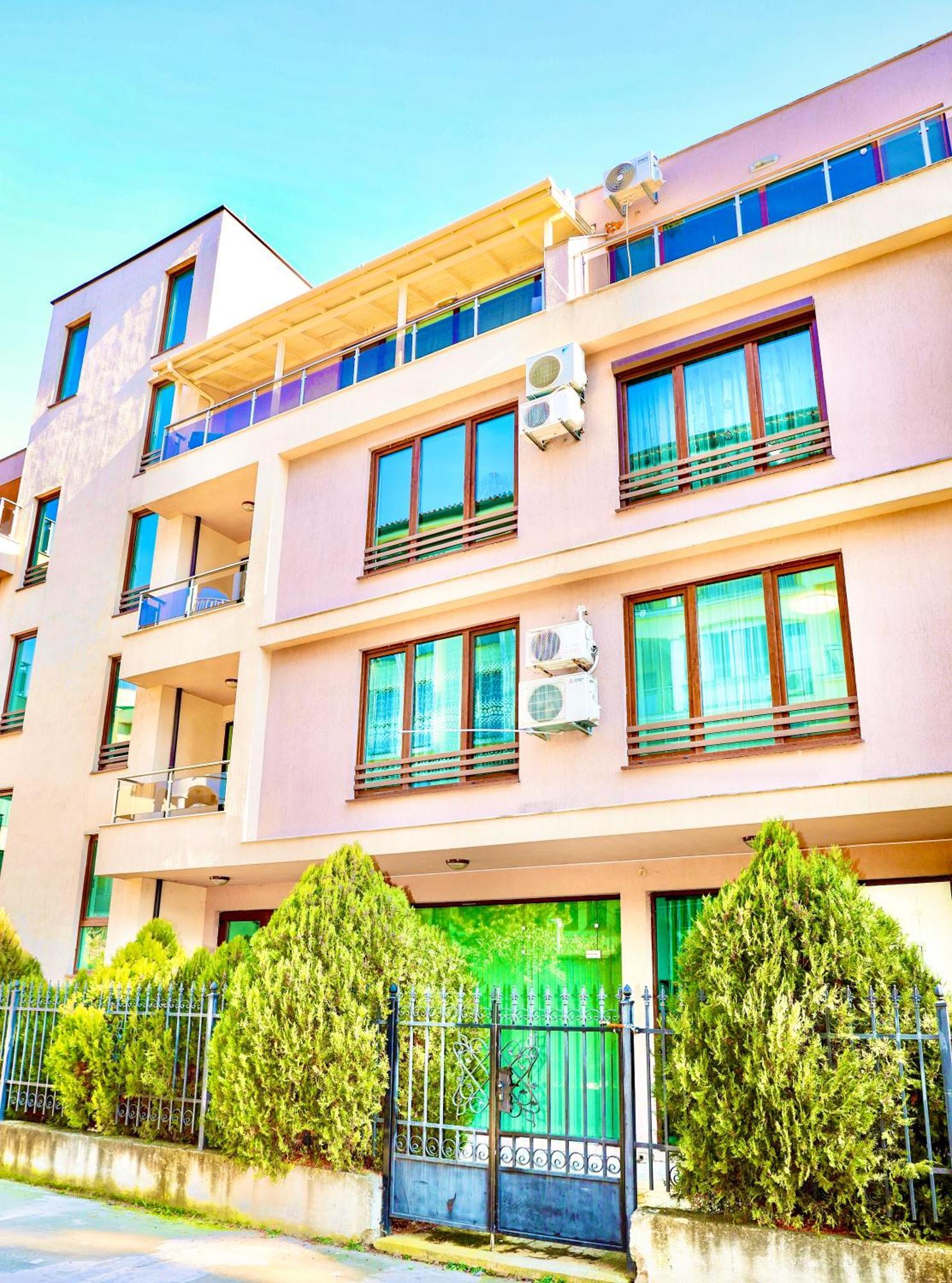 Sea Sun Holiday Apartments Pantai Sunny Bagian luar foto