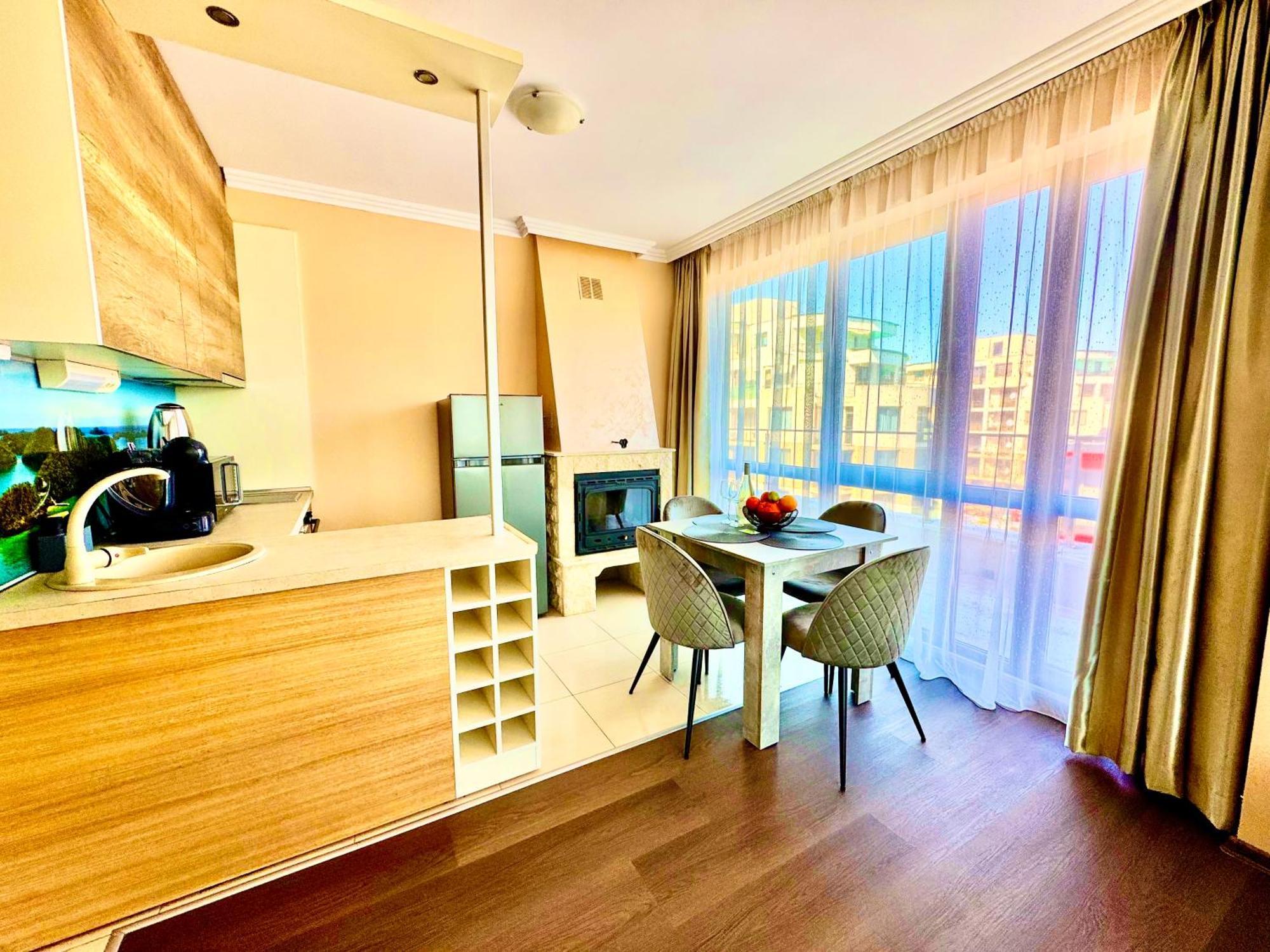 Sea Sun Holiday Apartments Pantai Sunny Bagian luar foto