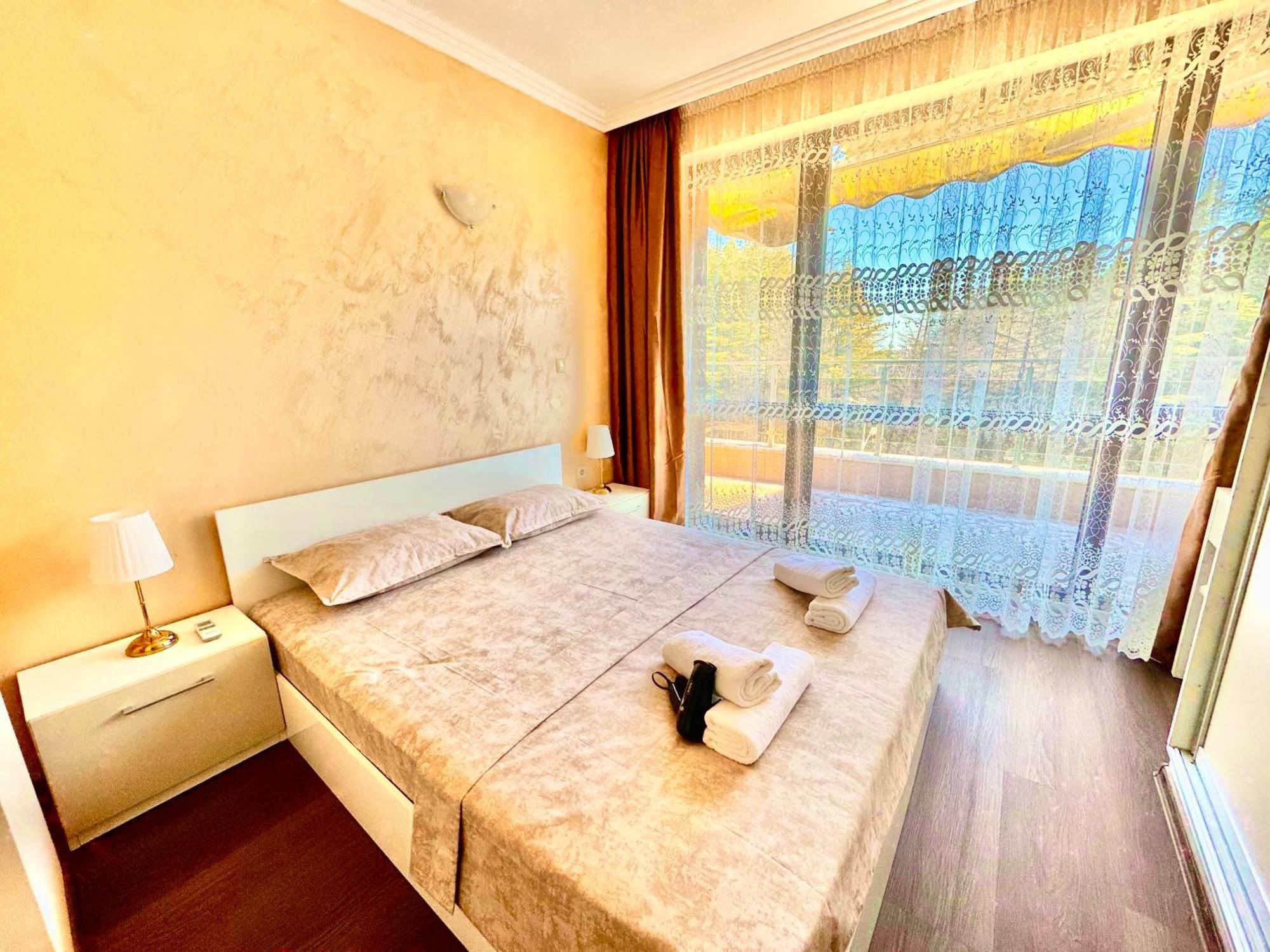 Sea Sun Holiday Apartments Pantai Sunny Bagian luar foto