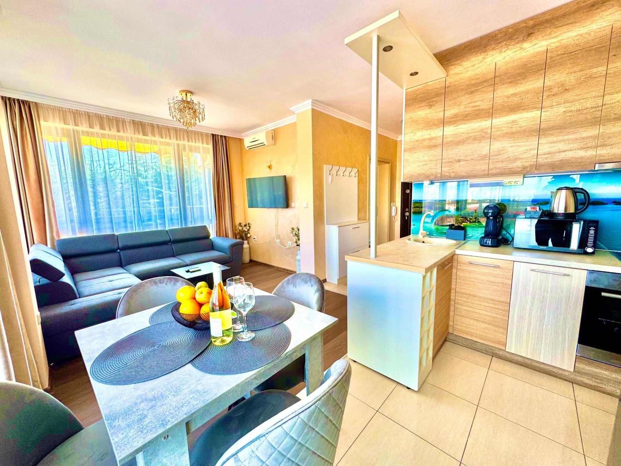 Sea Sun Holiday Apartments Pantai Sunny Bagian luar foto