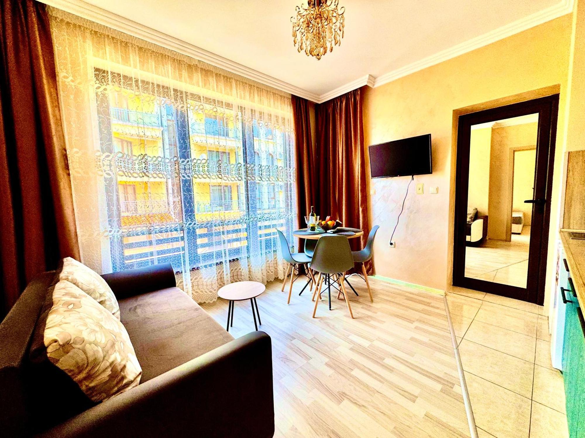 Sea Sun Holiday Apartments Pantai Sunny Bagian luar foto