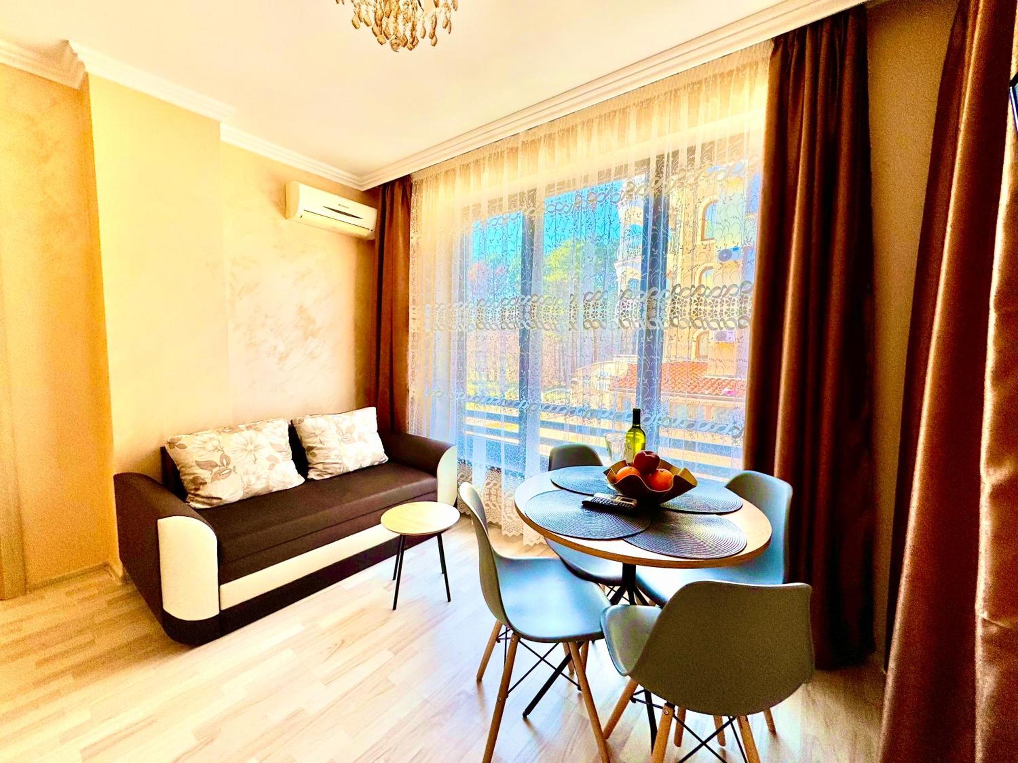 Sea Sun Holiday Apartments Pantai Sunny Bagian luar foto